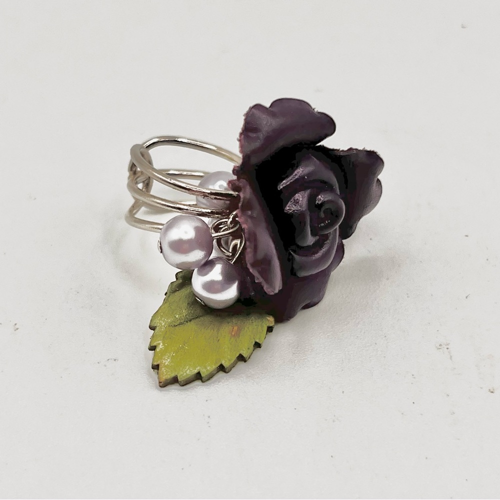 **NEW** LEATHER ROSE ADJUSTABLE RING - Picture 4 of 11